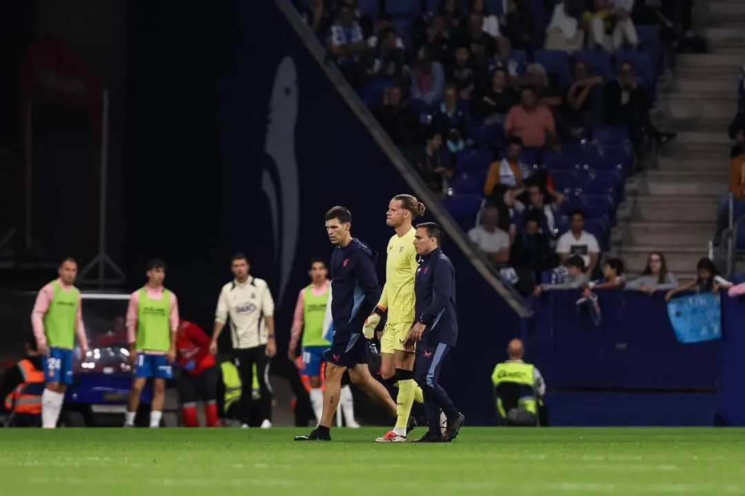 Nyland se retira del RCDE?Stadium junto a los servicios m&eacute;dicos - EP