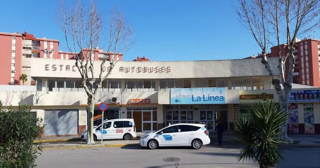 Estaci&oacute;n de autobuses de La L&iacute;nea. - AI