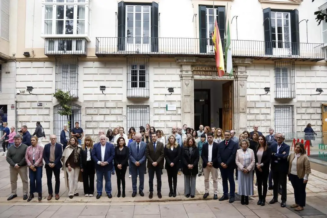 Minuto de silencio frente a la delegaci&oacute;n de gobierno. - &Aacute;lex Zea / Europa Press