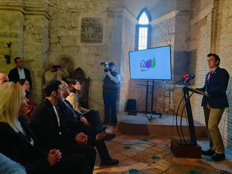 Presentaci&oacute;n del logo de los 1.200 a&ntilde;os de capitalidad de Ja&eacute;n. - Ayuntamiento de Ja&eacute;n.