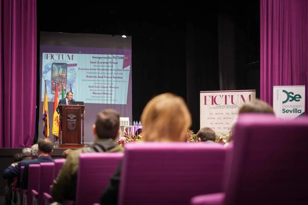 JAVIER FERNANDEZ EN LA PRESENTACI&Oacute;N. - DIPUTACI&Oacute;N