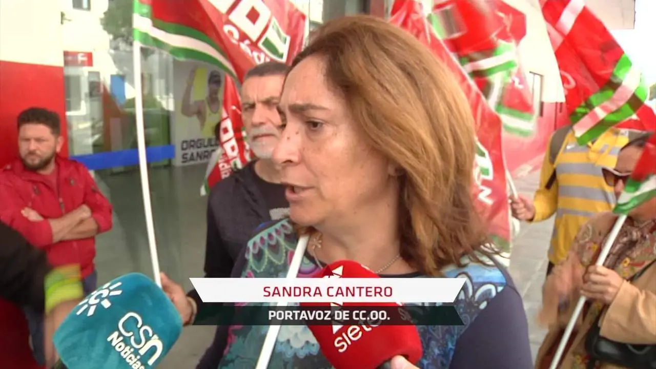 Comienzan las concentraciones del personal de la piscina de San Roque