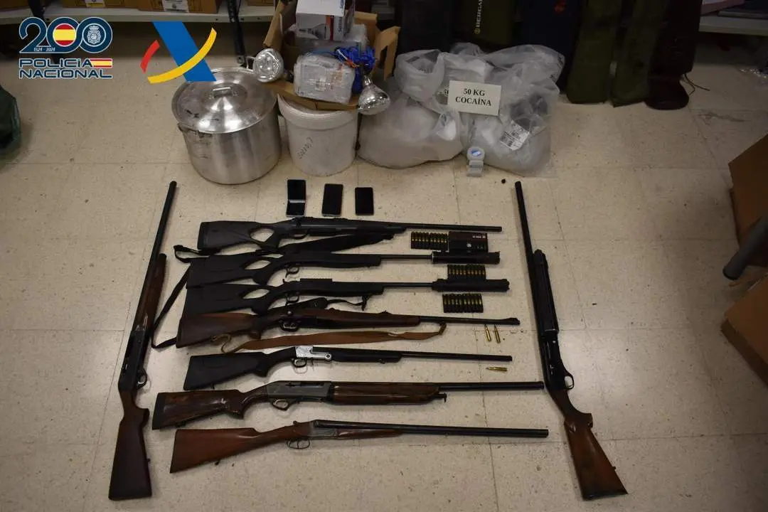 Armas y droga incautadas en la operaci&oacute;n 'Amazonas'.  - Subdelegaci&oacute;n del Gobierno