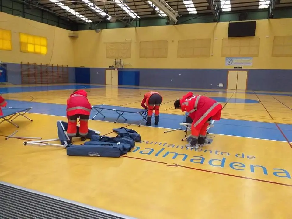 Preparando el polideportivo de Arroyo de la Miel. - X @CREMalaga