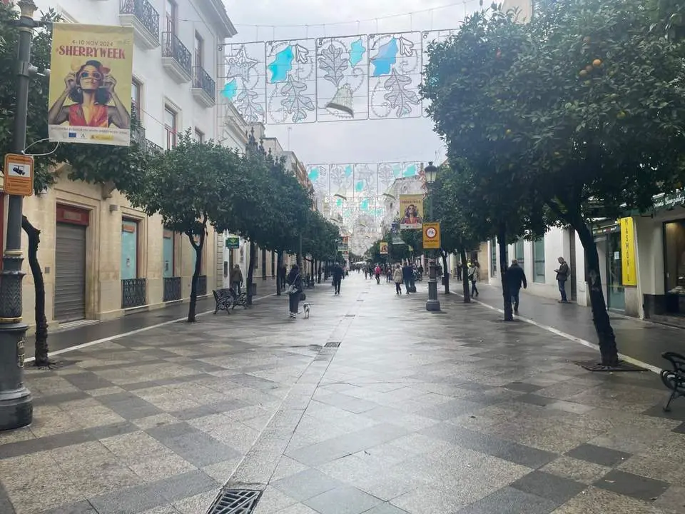 La calle Larga sin apenas p&uacute;blico este jueves a mediod&iacute;a - Jim&eacute;nez