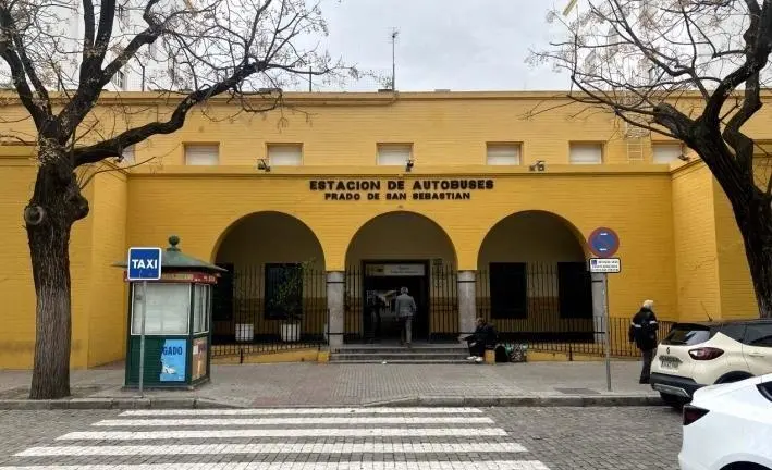 Fachada de entrada a la estaci&oacute;n de autobuses del Prado. - EP.