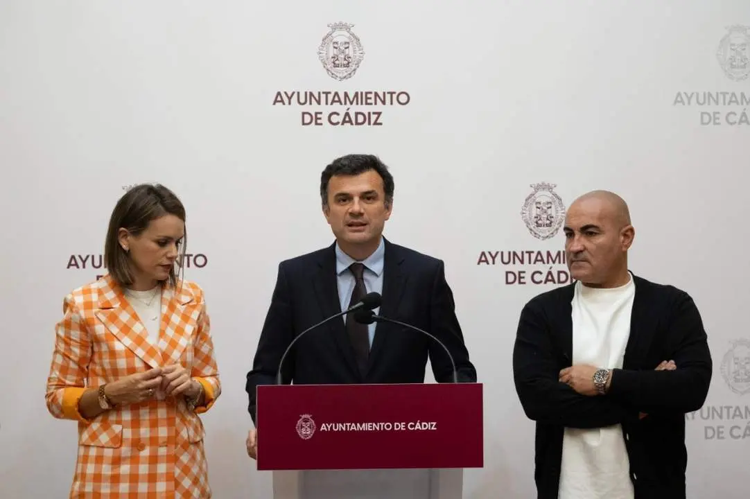 Bruno Garc&iacute;a, con Beatriz Gandullo y Jos&eacute; Carlos Teruel. - VIVA