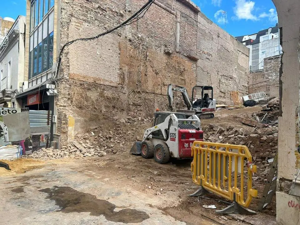 Derribo total del edificio, hace escasos d&iacute;as. - VGPALACIOS