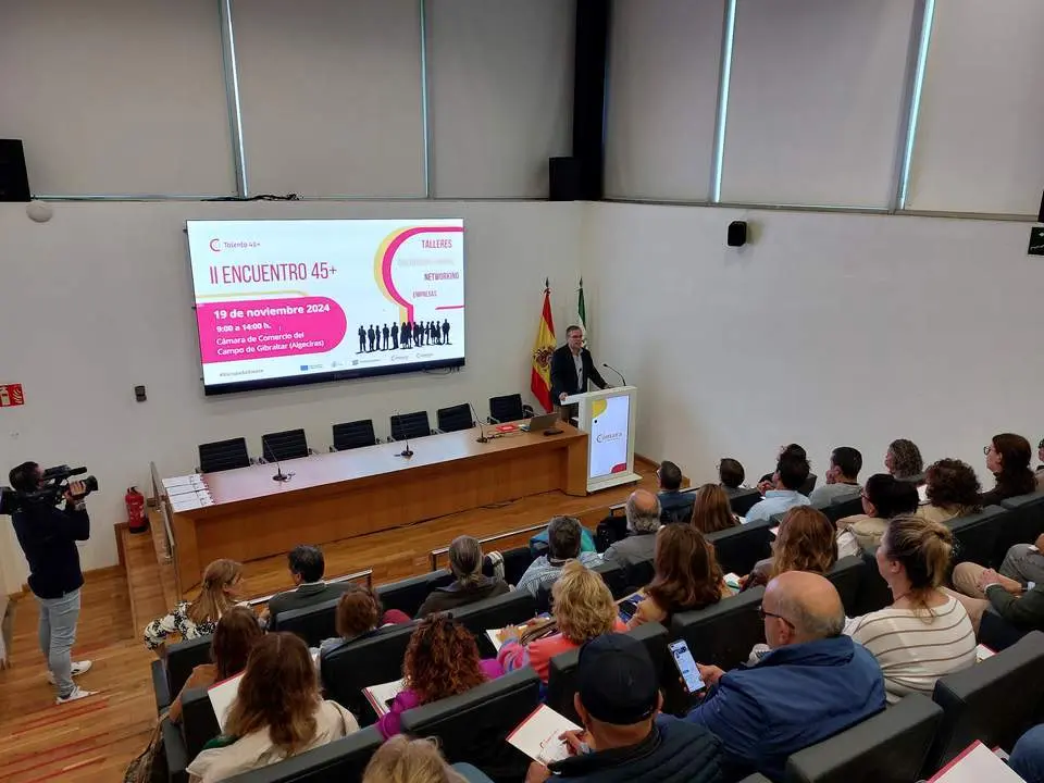 M&aacute;s de cien asistentes en el II Encuentro 45+ de la C&aacute;mara de Comercio