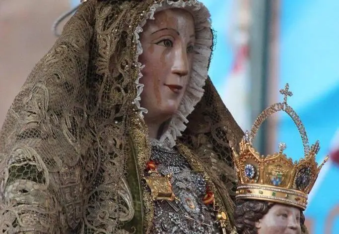 Virgen de los Reyes, la patrona de Sevilla.  - ASOCIACION FIELES VIRGEN DE LOS REYES