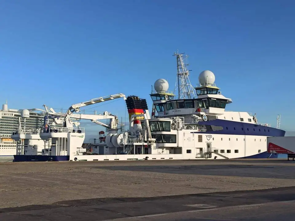 El buque de investigaci&oacute;n Od&oacute;n de Buen, en el Puerto de C&aacute;diz. - VIVA