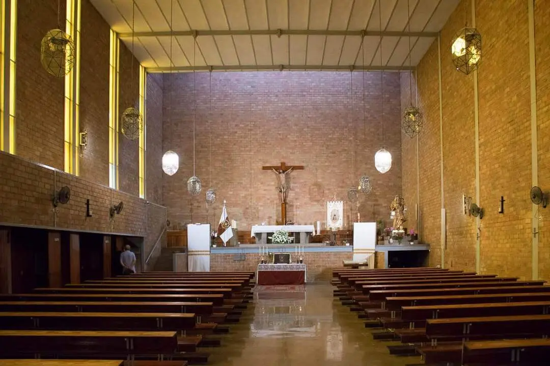 Interior de la Parroquia de Stella Maris, en M&aacute;laga. - Stella Maris