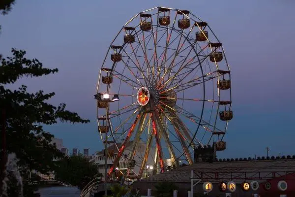 T&iacute;voli World, parque de atracciones de Benalm&aacute;dena. - T&Iacute;VOLI WORLD - Archivo