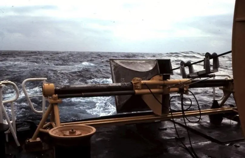El barco que remolca los hidr&oacute;fonos. - Ross Chapman