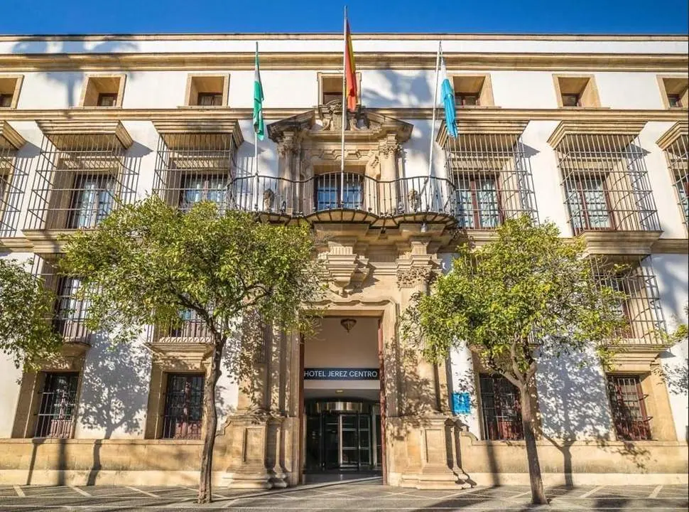Fachada del hotel de la Alameda Cristina.  - Andaluc&iacute;a Informaci&oacute;n