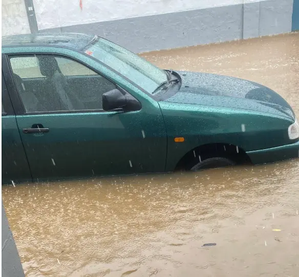 Las lluvias provocan inundaciones de garajes y locales en Bollullos Par del Condado