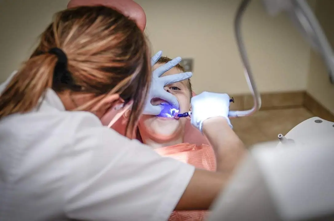 Imagen de archivo de una intervenci&oacute;n dental. - AI