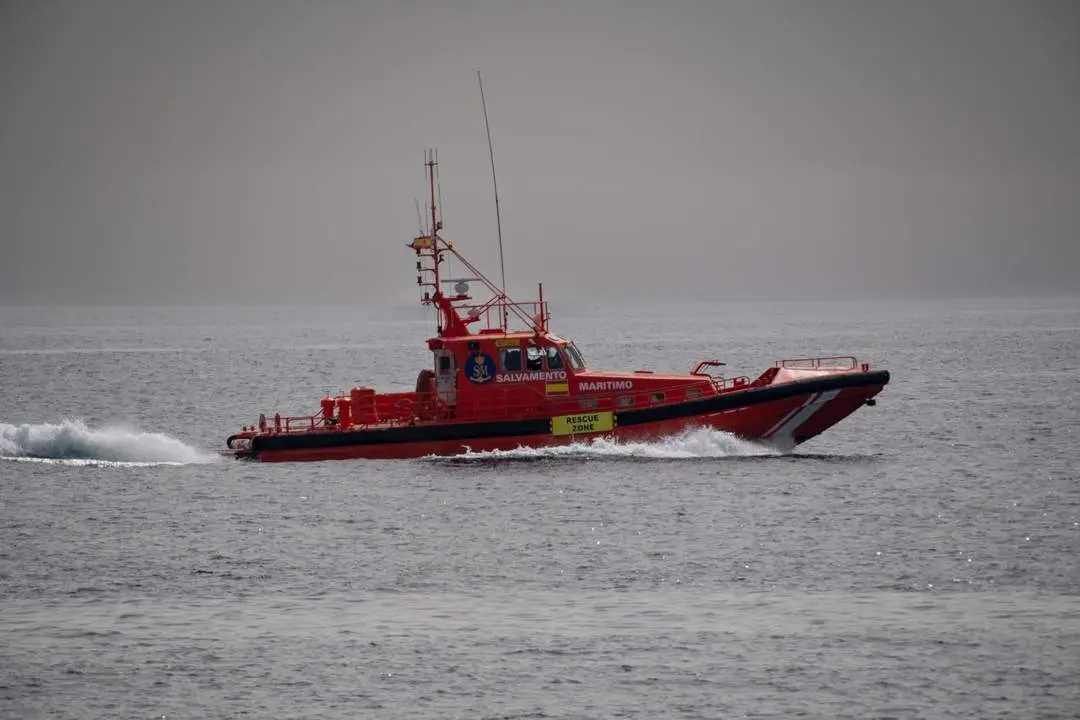 Una lancha de Salvamento Mar&iacute;timo en aguas de Ceuta. - Europa Press