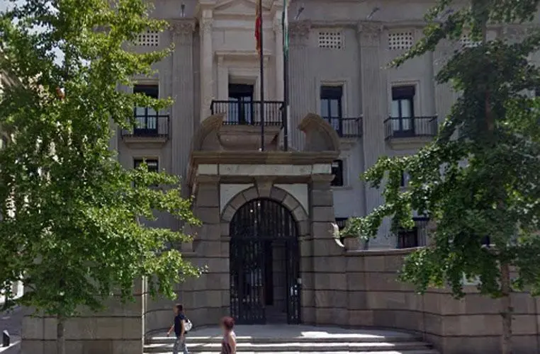 Fiscal&iacute;a de Granada. - Google Street View