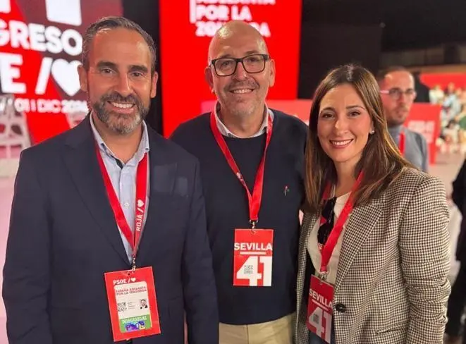 En el centro, Jorge Gallardo. - PSOE M&auml;laga
