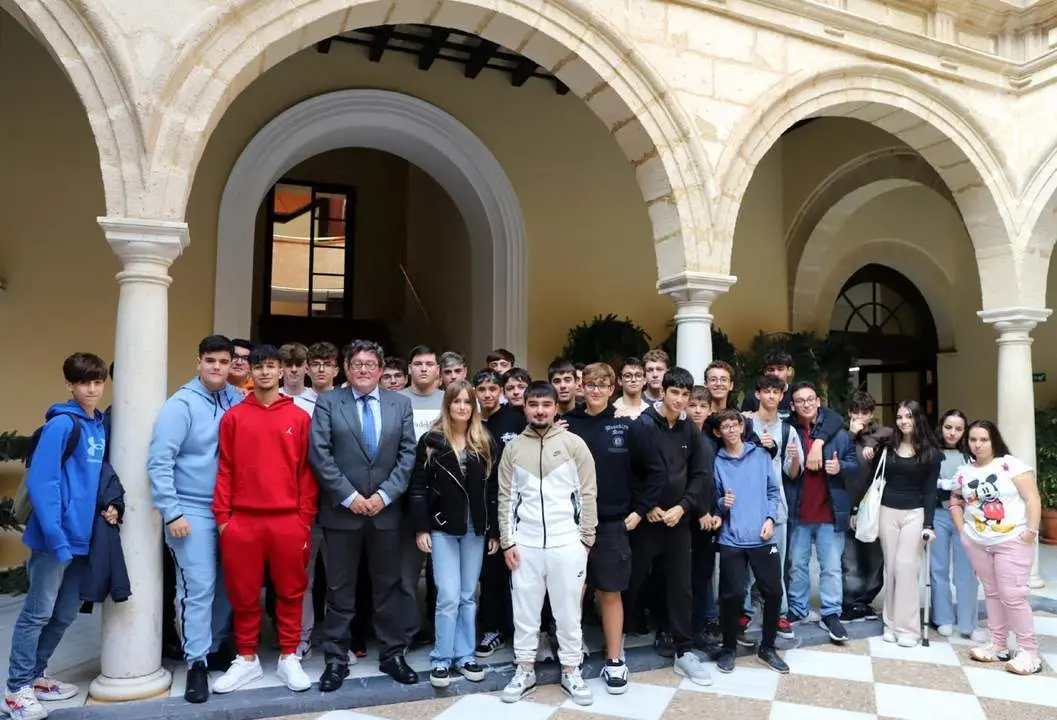 Los escolares en el Ayuntamiento - jerez.es