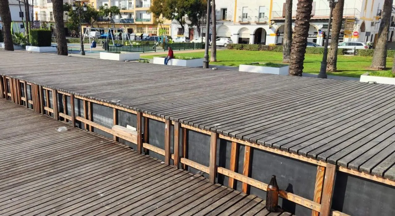 VOX DENUNCIA DESPERFECTOS EN EL PASEO FLUVIAL. - VIVA