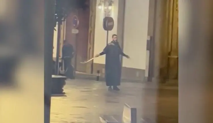 Kanjaa, tras perpetrar su crimen en la Plaza Alta. - AI