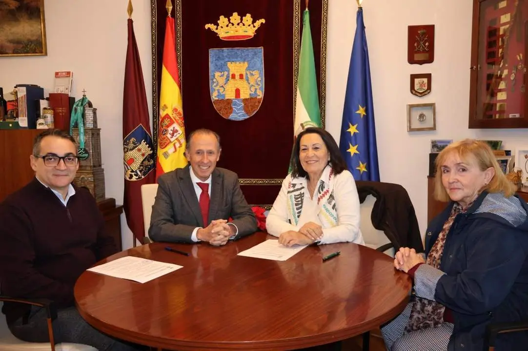 Firma del convenio en Alcald&iacute;a - VIVA