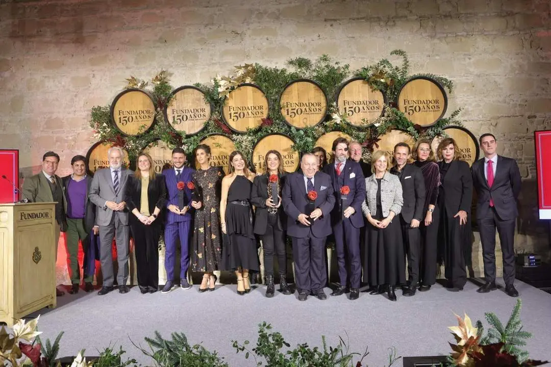 Los galardonados en la foto de familia - EP