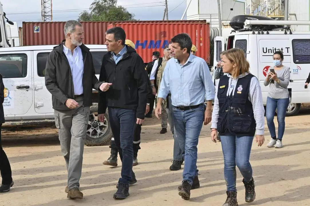 El Rey, Pedro S&aacute;nchez, Carlos Maz&oacute;n y Pilar Bernab&eacute;. - Borja Puig de la Bellacasa/EFE