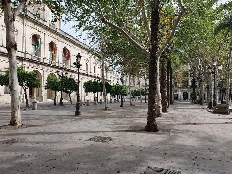 Imagen de la Plaza Nueva, con el Ayuntamiento de Sevilla. - EP