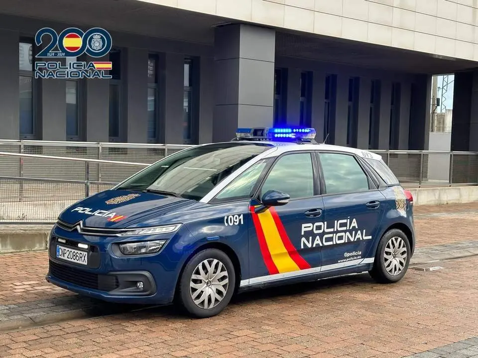 Polic&iacute;a Nacional. - EP