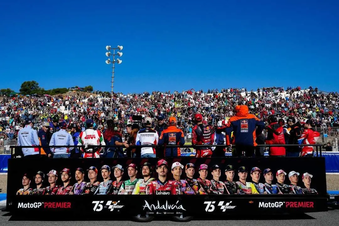 Los pilotos de Moto GP durante su paseo previo a la carrera - MOTO GP/ X
