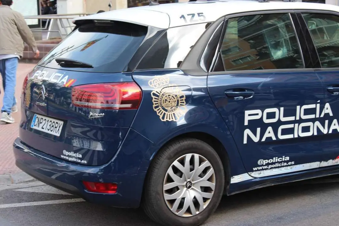 Polic&iacute;a Nacional. - EP