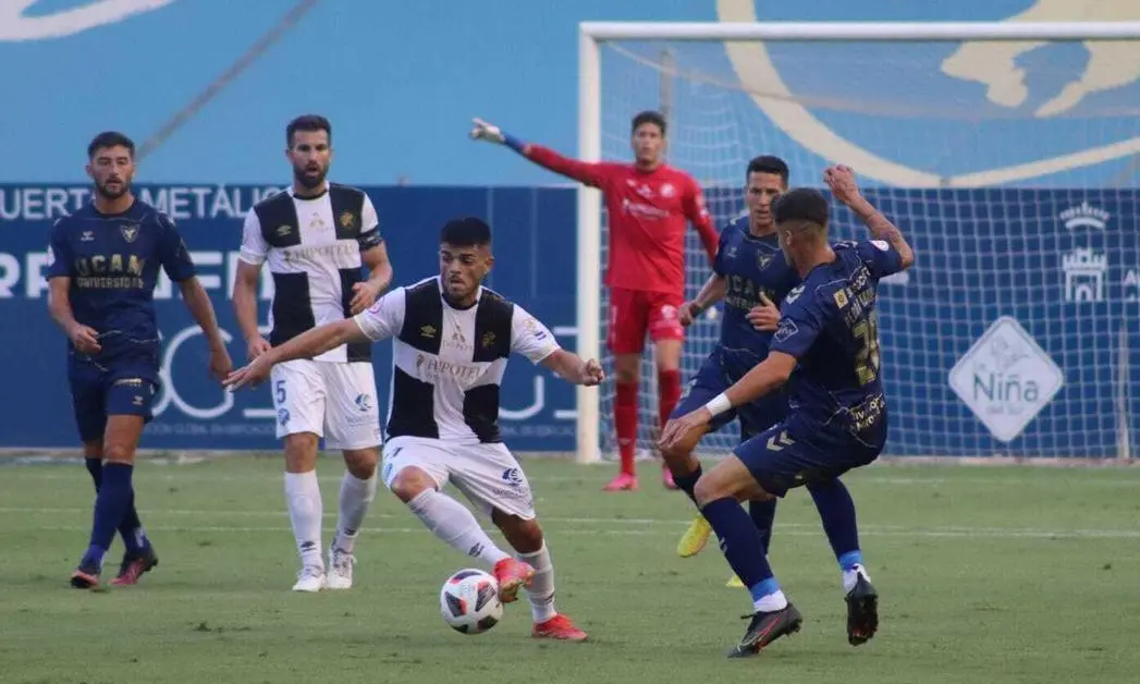 Imagen de un partido entre el Xerez DFC y el UCAM Murcia. - xerezdfc.com