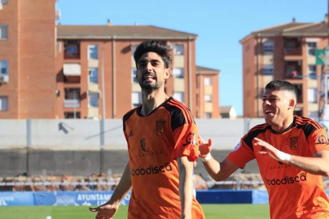 Reina celebra su gol en Linarejos. - Xerez CD/Cristo Garc&iacute;a