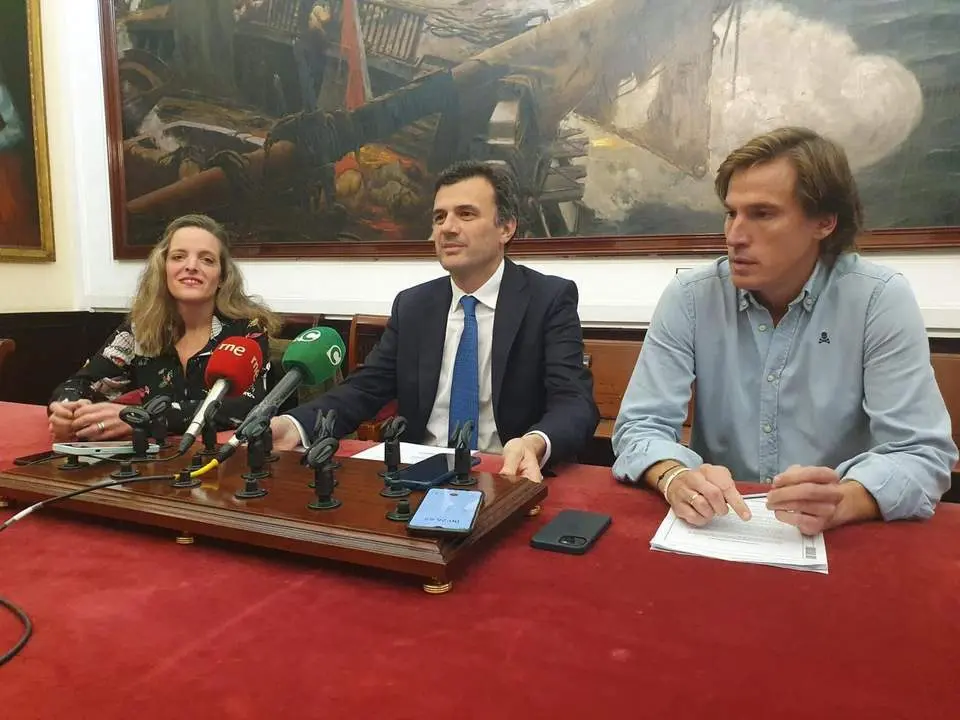 Maite Gonz&aacute;lez, junto a Bruno Garc&iacute;a y Pablo Otero.  - B. E.