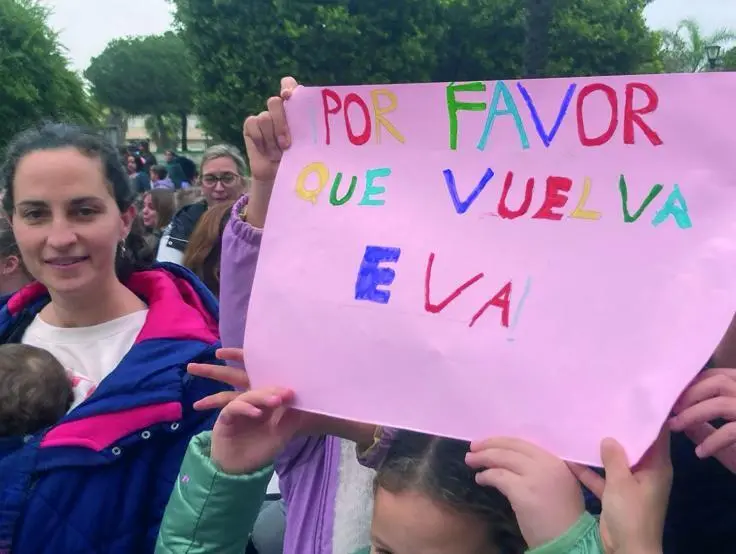 Protesta en el CEIP Tierno Galv&aacute;n por los conserjes. - VIVA