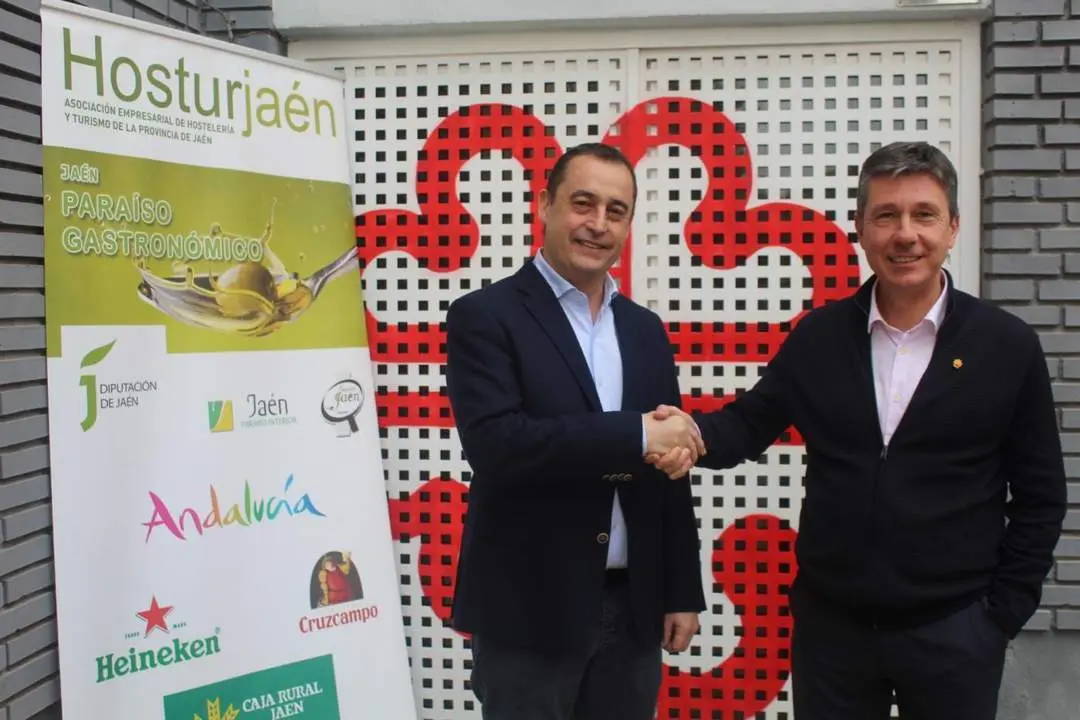 El presidente de HosturJa&eacute;n y el director de C&aacute;ritas. - C&aacute;ritas.