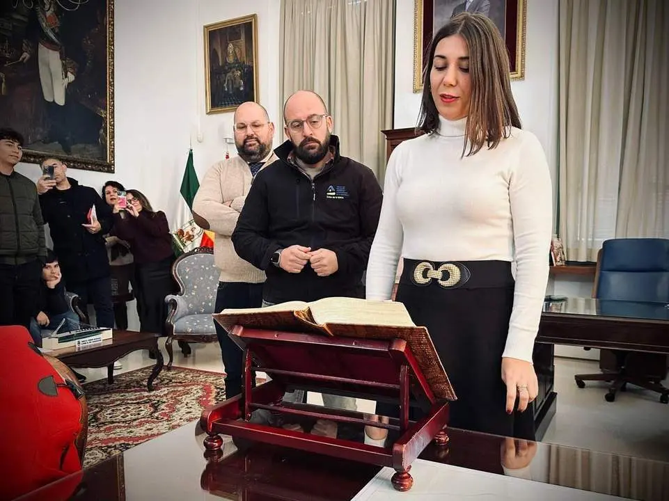 TOMA POSESI&Oacute;N AUXILIAR ADMINISTRATIVO. - viva