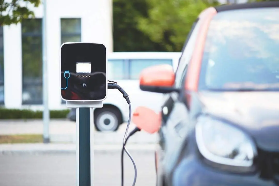 Punto de recarga para veh&iacute;culo el&eacute;ctrico. - AYUNTAMIENTO DE ARROYOMOLINOS