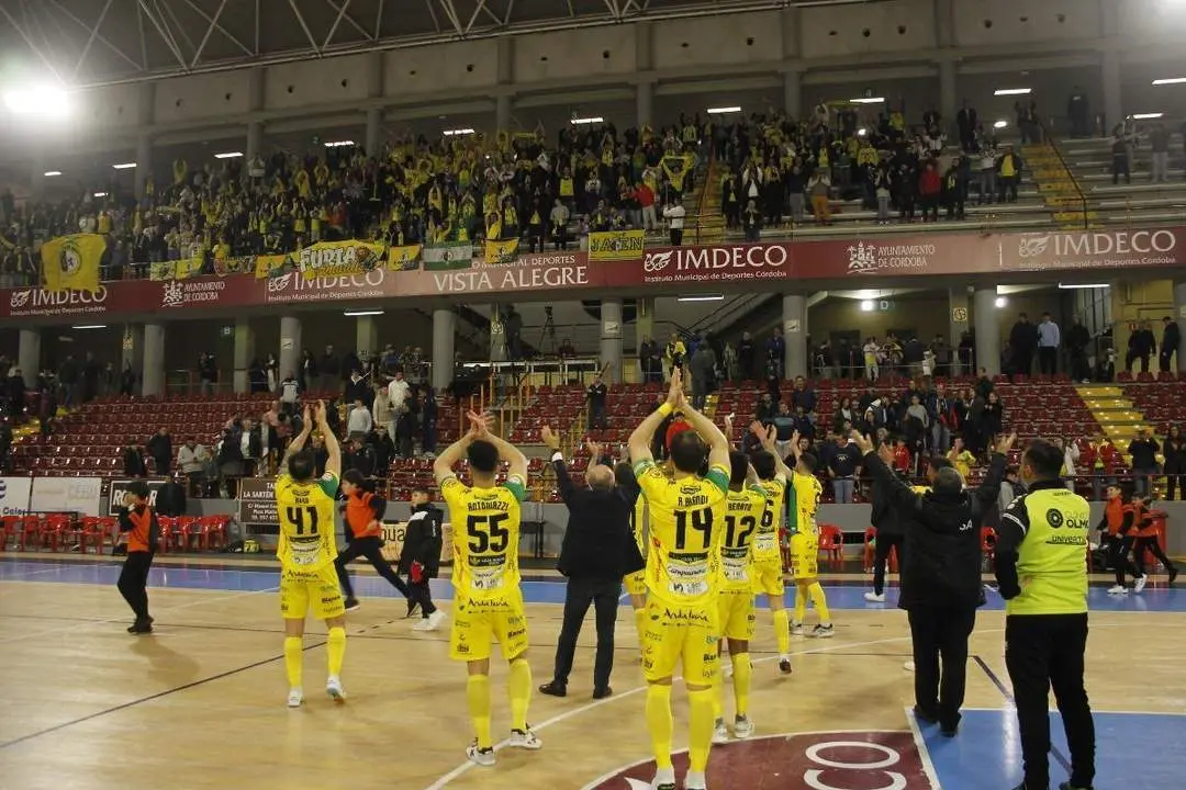 El triunfo en C&oacute;rdoba deja a los amarillos a un paso de la Final Four. - JA&Eacute;N PARA&Iacute;SO INTERIOR