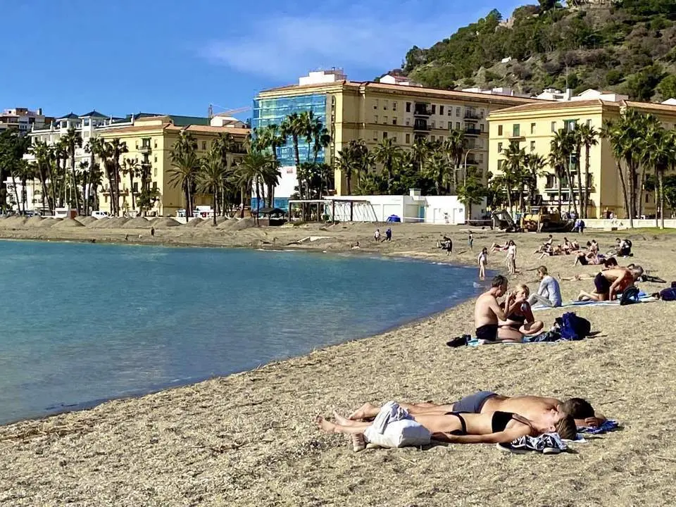 En ba&ntilde;ador en pleno invierno. -  EFE/Mar&iacute;a Alonso