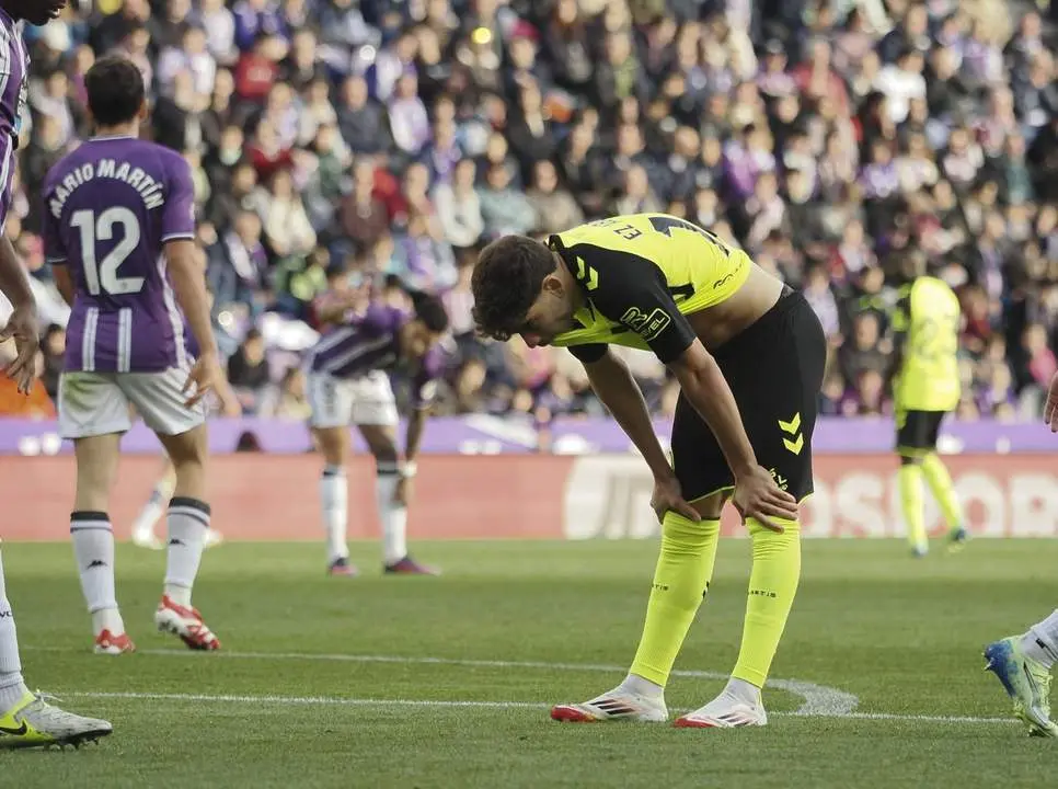 Abde se lamenta de una ocasi&oacute;n fallada en el Valladolid-Betis. - EFE