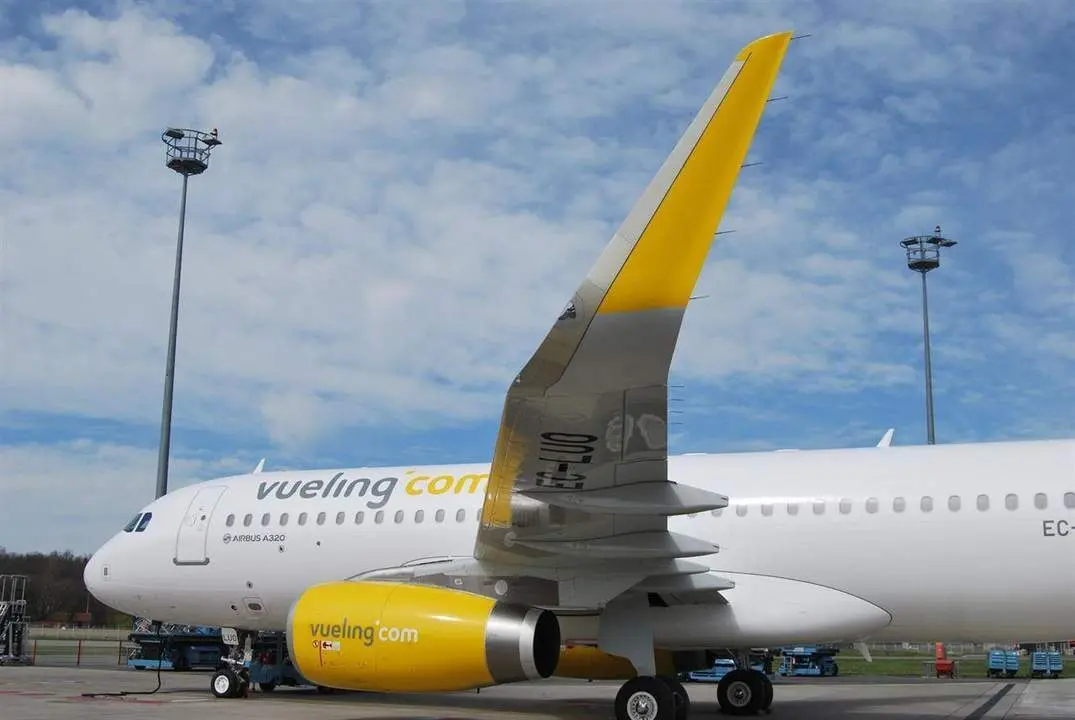 Avi&oacute;n de la compa&ntilde;&iacute;a Vueling - EP