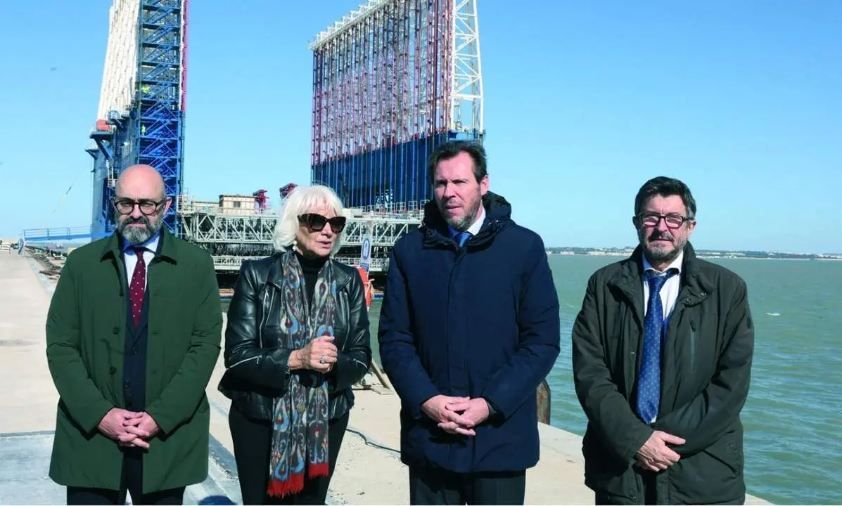&Oacute;scar Puente, en la Nueva Terminal de Contenedores. - VIVA