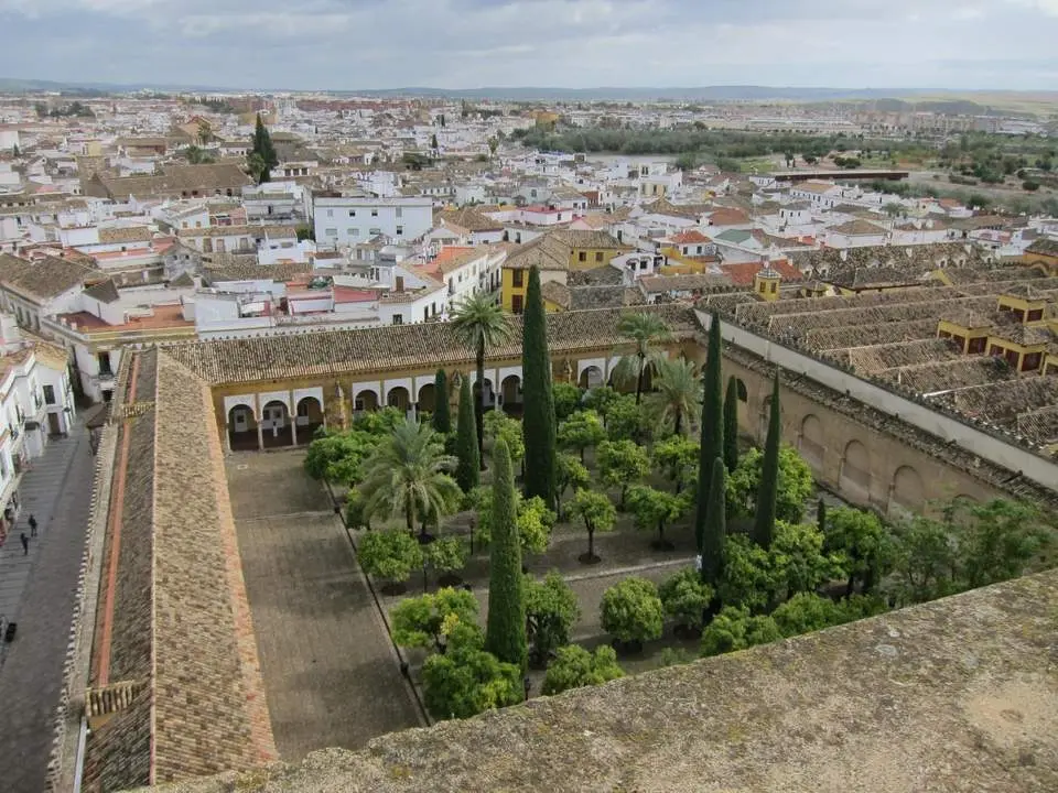 Vista del casco hist&oacute;rico y del Patio de los Naranjos de la Mezquita. - Europa Press