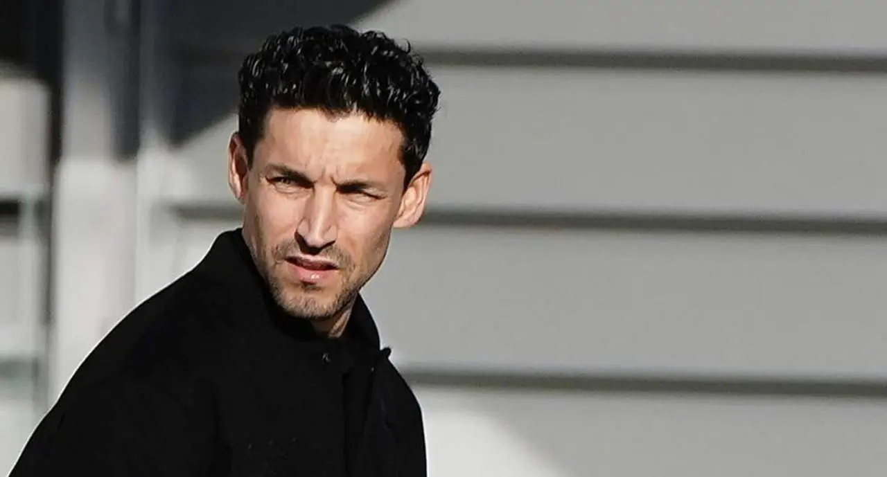 Jes&uacute;s Navas presenciando el entrenamiento del Sevilla - SFC