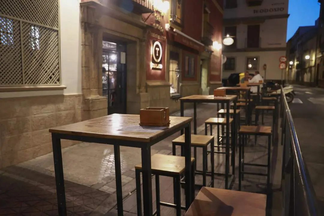 Una tarima instalada en un bar del centro - ROC&Iacute;O RUZ-EUROPA PRESS