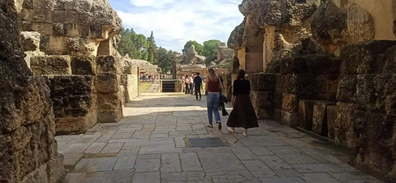 Visitantes en It&aacute;lica. - EP
